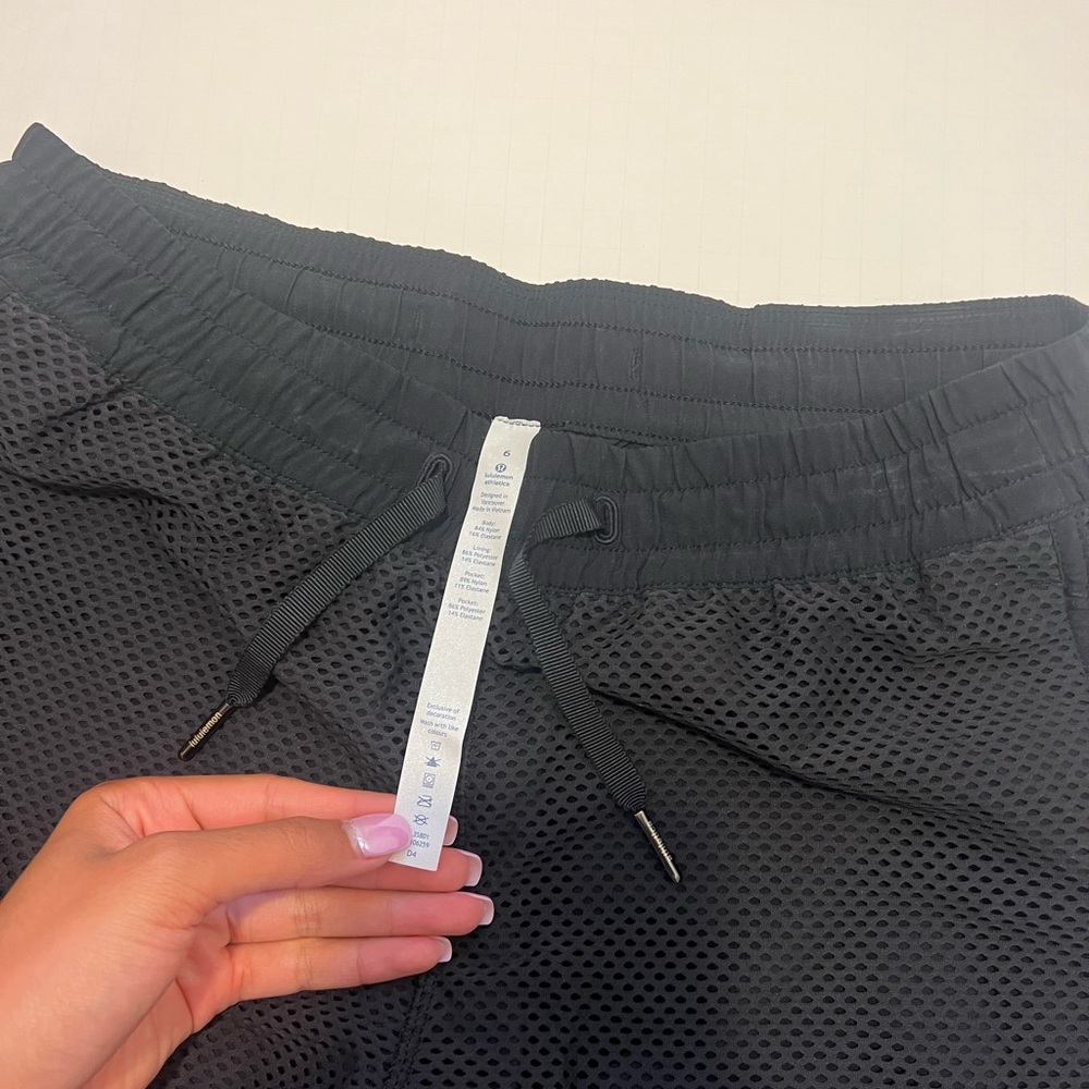 Lululemon Mesh On Mesh Short Size 6 - image 2